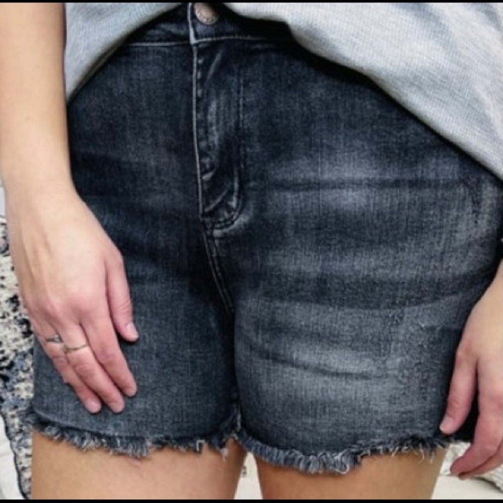 Judy Blue Shorts 15 Faded Distressed Black